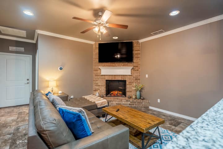 Sunset Retreat, Clean Modern 3br, Garage, Near 191 - Odessa, TX