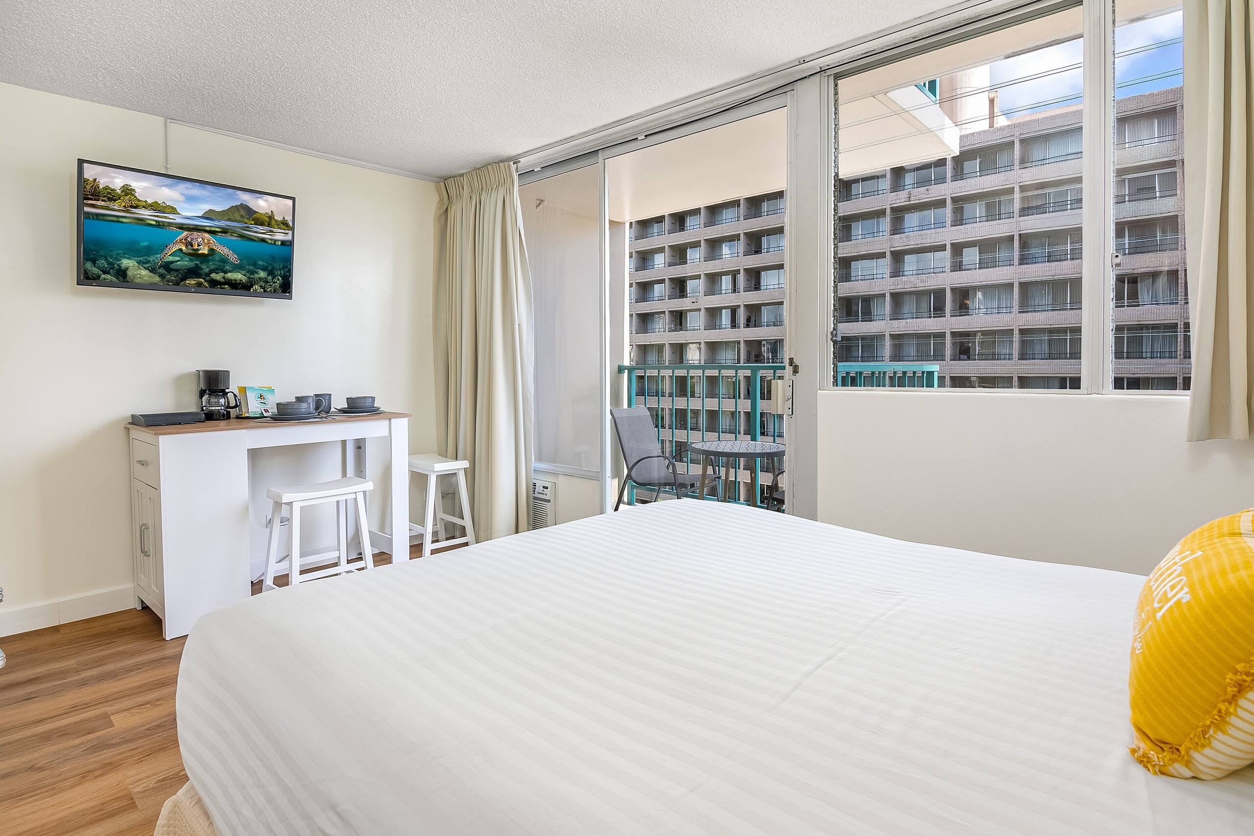 Hotel in Honolulu · ★4.77 · Studio · 1 bed · 1 private bath - Image 50
