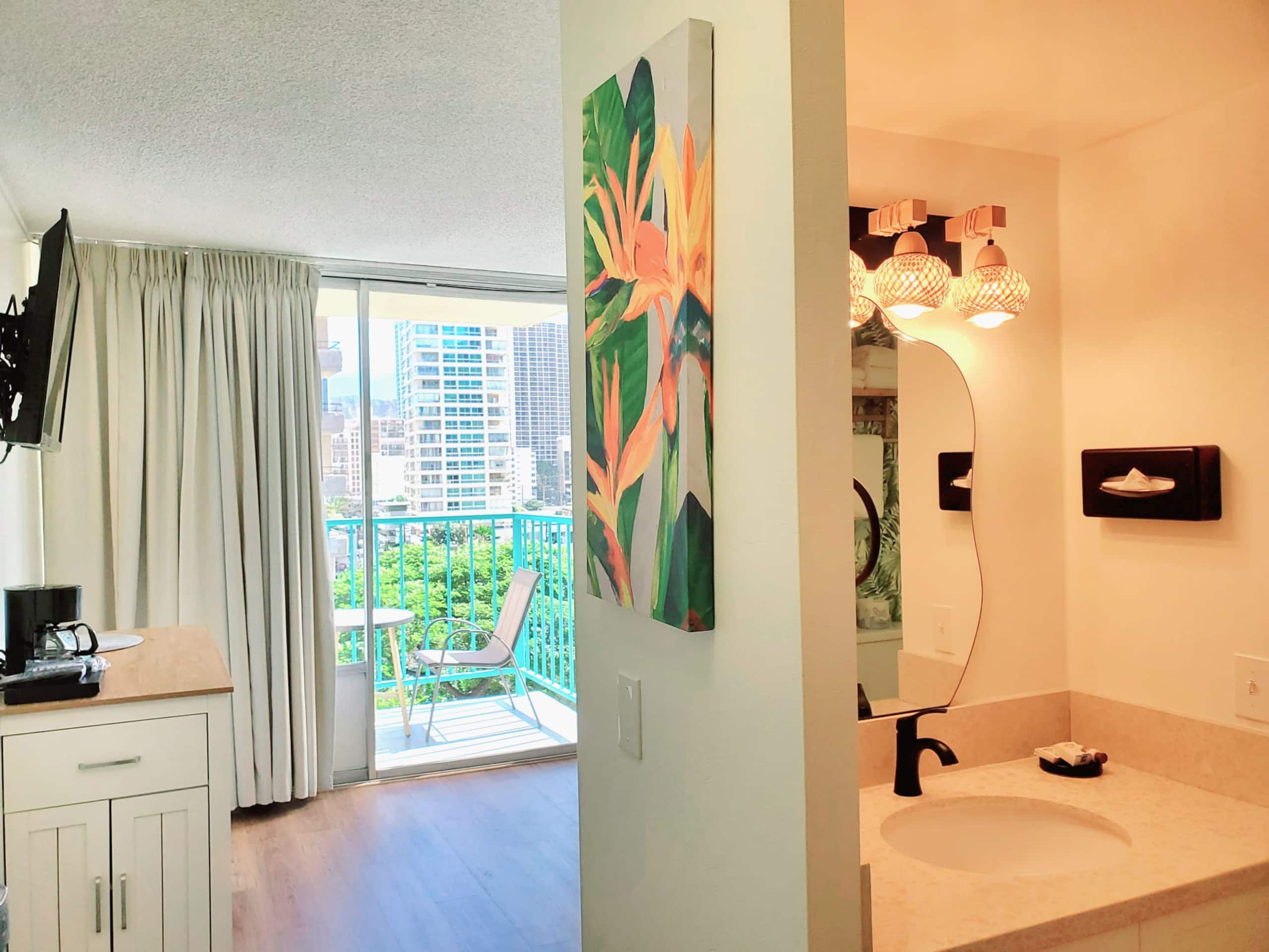 Hotel in Honolulu · ★4.77 · Studio · 1 bed · 1 private bath - Image 11
