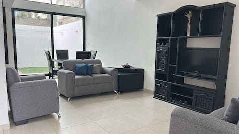 Top Airbnb: Beautiful House across from SLP Industrial Area en Congregación Villa De Pozos