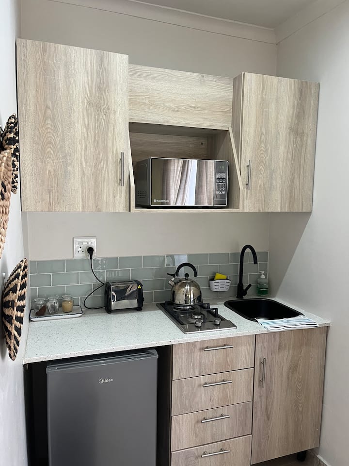 Quiet Kloof Getaway With Queen Sealy Bed (Suite 2) - Kloof