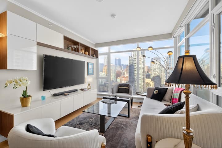 Luxury Suite W/ Amazing Water And Mountain Views - Vancouver