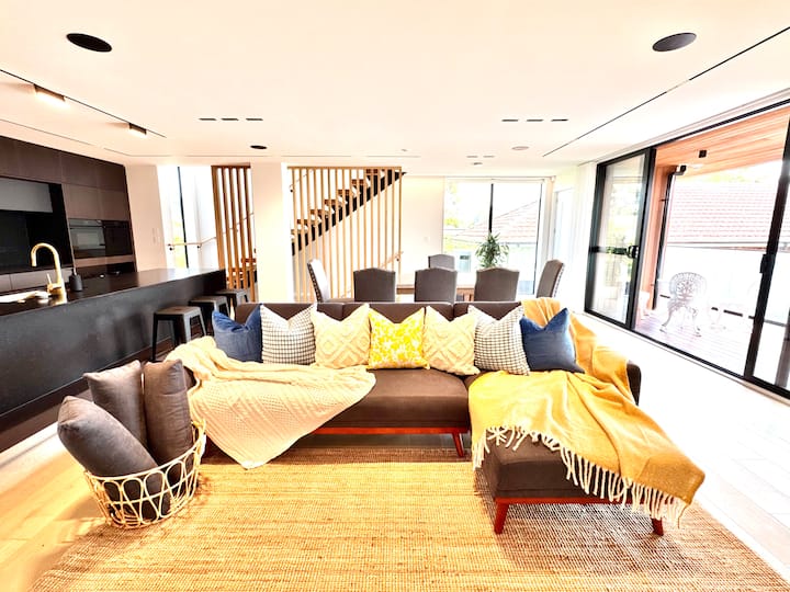 Sea View Brand New Family Home| Belmont | Takapuna - Auckland