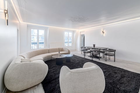Top Airbnb: Elegant 3-BR with balcony Madeleine – Paris 8 in Paris 8e Arrondissement