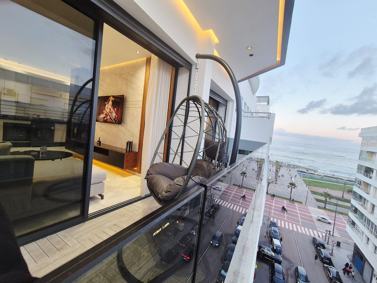 Balcon & Vue Mer • Emplacement Premium Corniche #1
