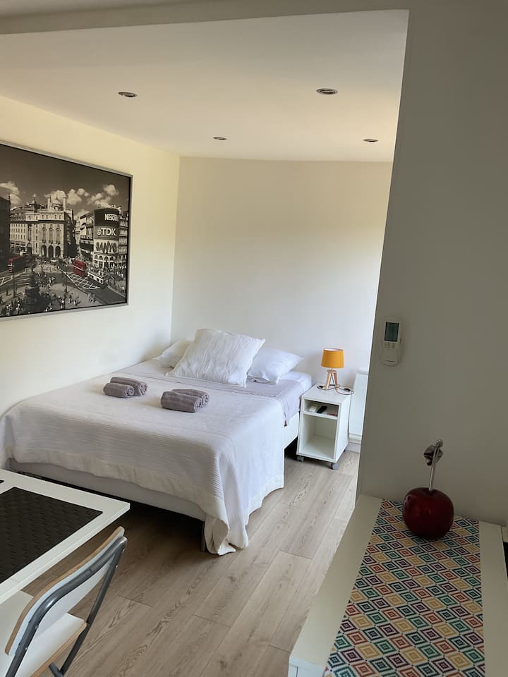 Saint-tropez, Studio Proche Du Centre. - サン＝トロペ