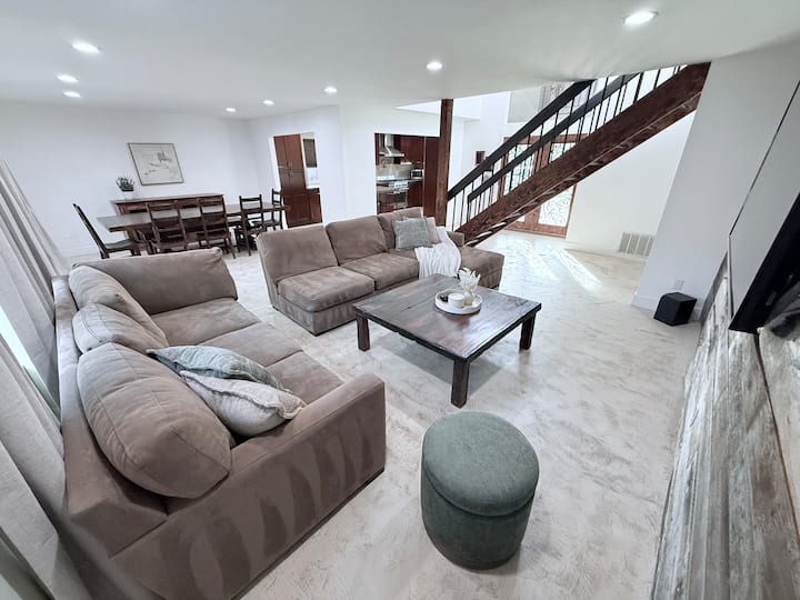 4bds Getaway: Pool Table, Jacuzzi & Salt Pool - Westlake Village, CA