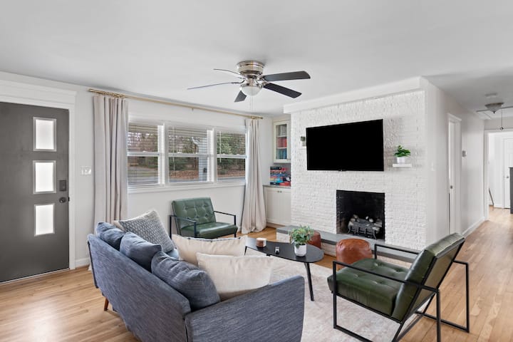 The Wake House • Steps From Wfu • Fire Pit & Patio - Winston-Salem, NC