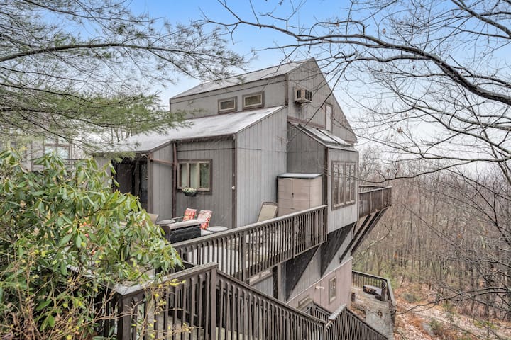 5 Bdrm Beautiful Camelback Home - Walk To Slopes - Pocono Lake, PA