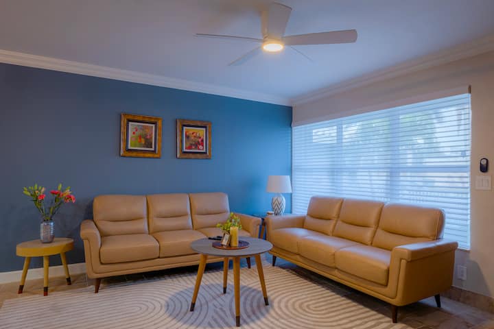 Sapphire Suite • Private Pool • 5 Mins To Beach - Sunny Isles Beach, FL