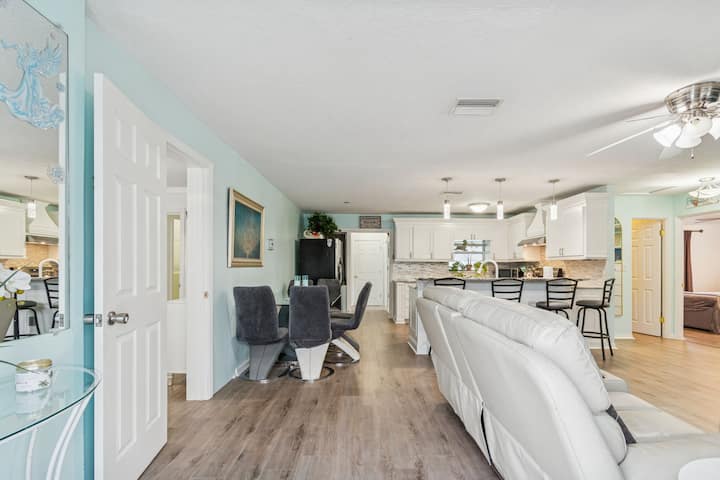 Cozy Relaxing Home In Pinellas Park - St. Petersburg, FL