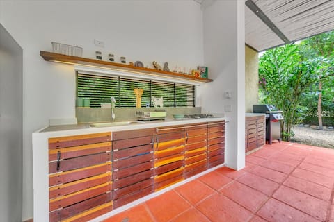 Top Airbnb: House 3. Pool. BBQ. Nature among mountains! in Apulo