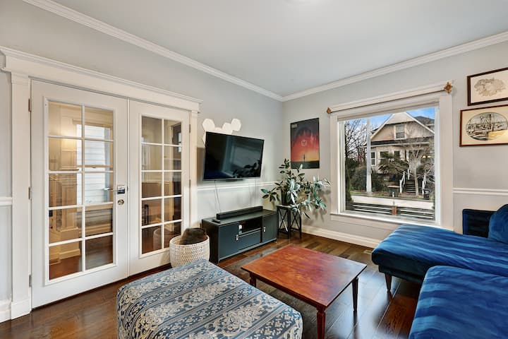 Beautiful Craftsman W/ Central Ac, Walk To Pcc - Seattle, WA