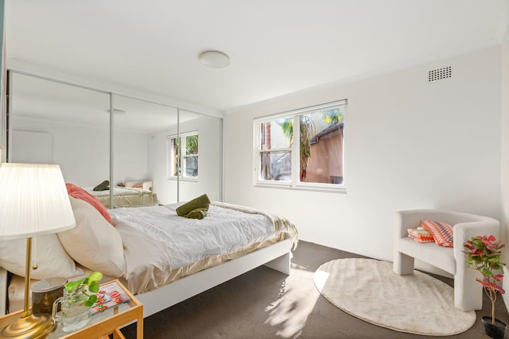 غرفة نوم رئيسية بسرير مريح بحجم كوين/ مخزن
نزهة ساحلية في دايموند باي بالقرب من بوندي وفاوكلوس إيسترن سوبوربس
بالقرب من منحدرات المحيط، حي هادئ، مشي إلى محمية دايموند باي، روز باي، شمال بوندي، شاطئ بوندي، خليج مزدوج، خليج واتسون