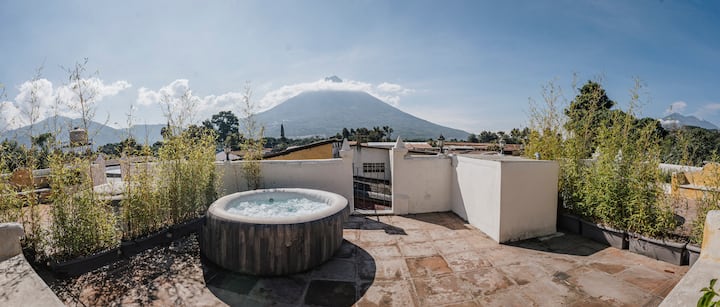 Céntrica Con Piscina Y Jacuzzi Con Vista Al Volcán - Antigua Guatemala