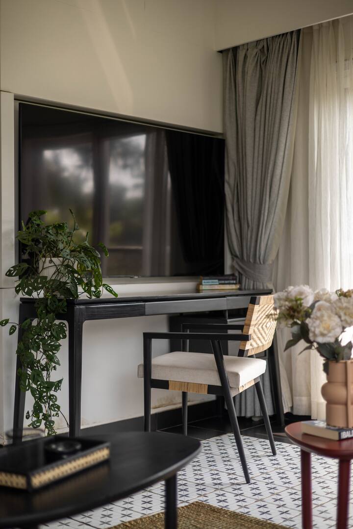 Living room image 7