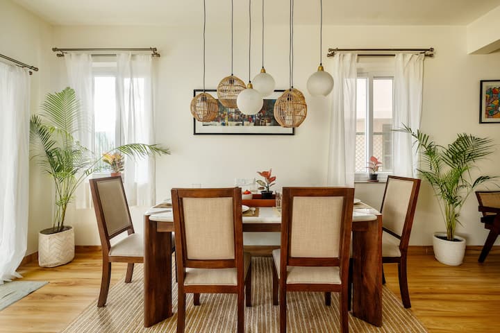 Dining area image 1