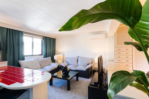 Popular Airbnb listing: Bright Top-Floor Loft | Walk to Metro & Embassy in ΙΠΠΟΚΡΑΤΕΙΟ