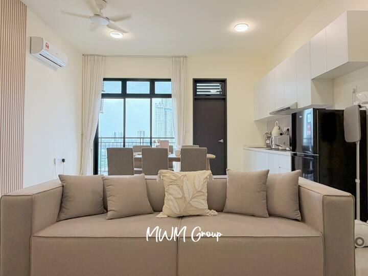 Muji House | Meldrum Heights Walks To Ciq - Woodlands