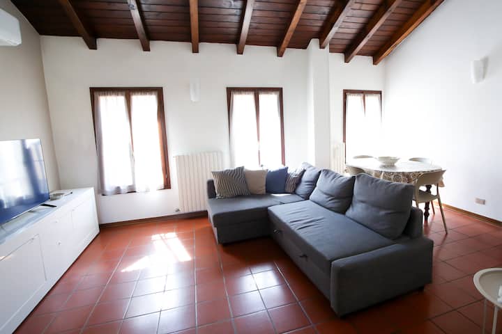 Appartamento In Centro Vicino A Piazza Fontanesi - Reggio Emilia