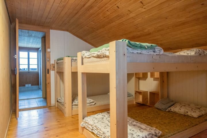Mos Guesthouse, Naturfreundehaus Brünig, Bett - Meiringen