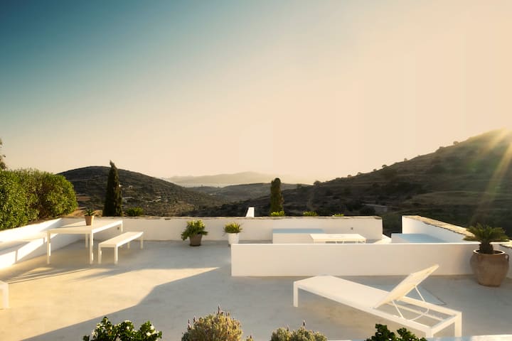 Villa Omalley - Into The Cycladic Wild - Paros
