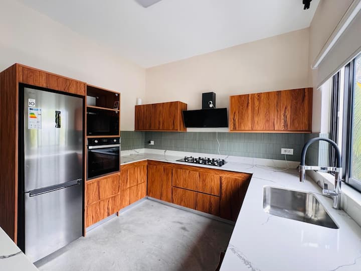 Contemporary Comfort And Urban Living - Port Louis