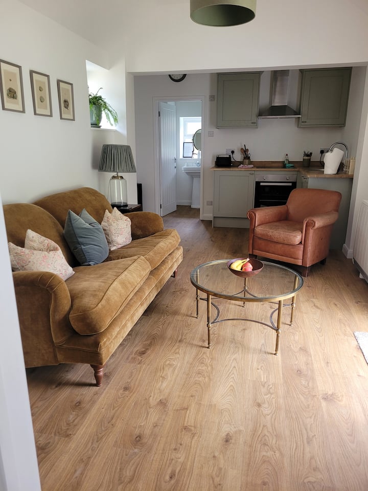 The Old Tack Room, Two Bedroom Cottage - Petersfield