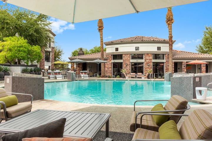 Cozysuites Glendale By The Stadium With Pool! - Glendale, AZ