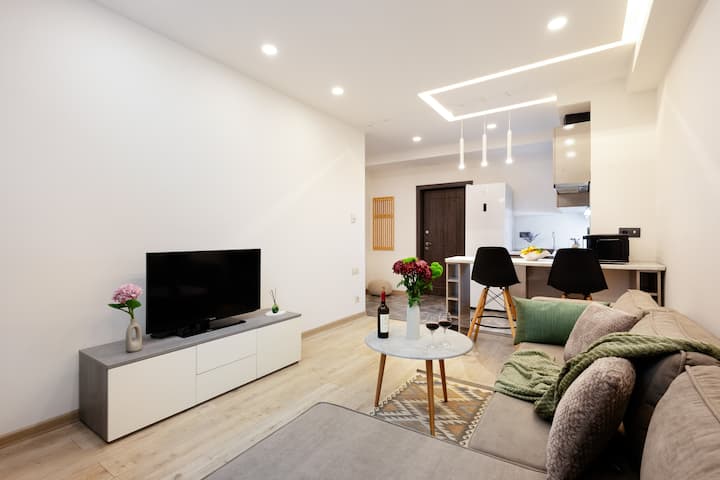 Downtown Retreat | Comfort Suite | Premium Build - Yerevan
