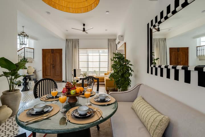 Dining area image 4