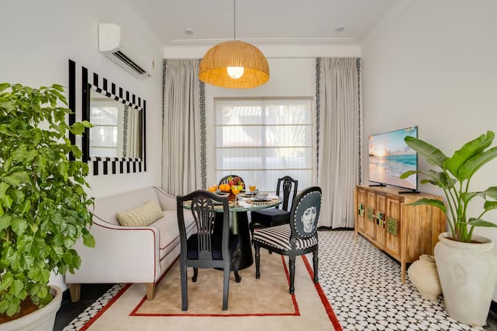 Dining area image 1