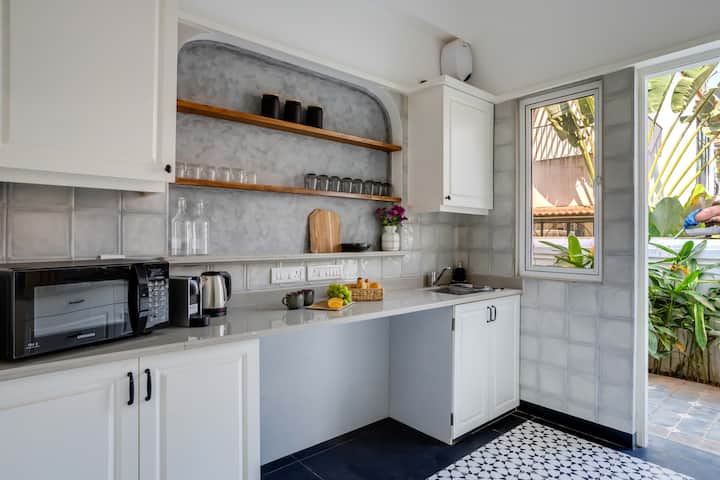 Full kitchen image 1