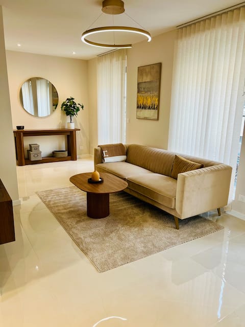Successful Airbnb property: Modern Suite • Hotel Style • Netflix & Air Conditioning in Saint étienne
