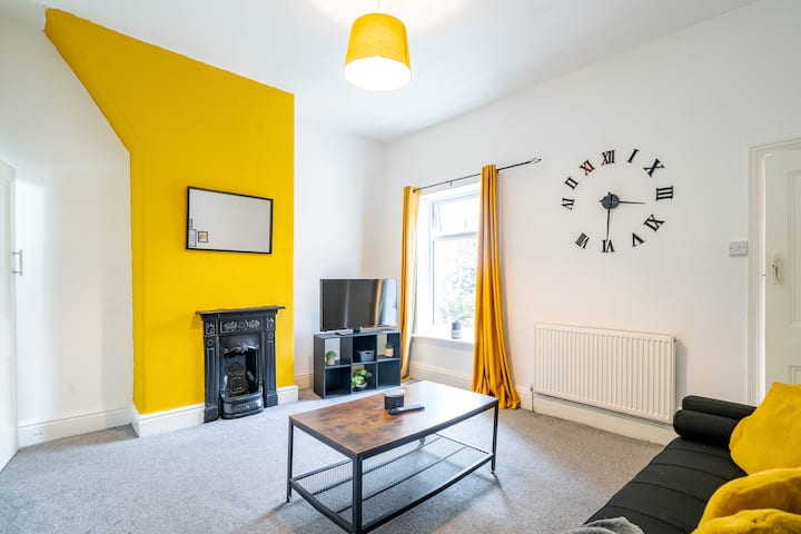 Relaxing House, Perfect For Family Stays, Sleeps 5 - Oldham