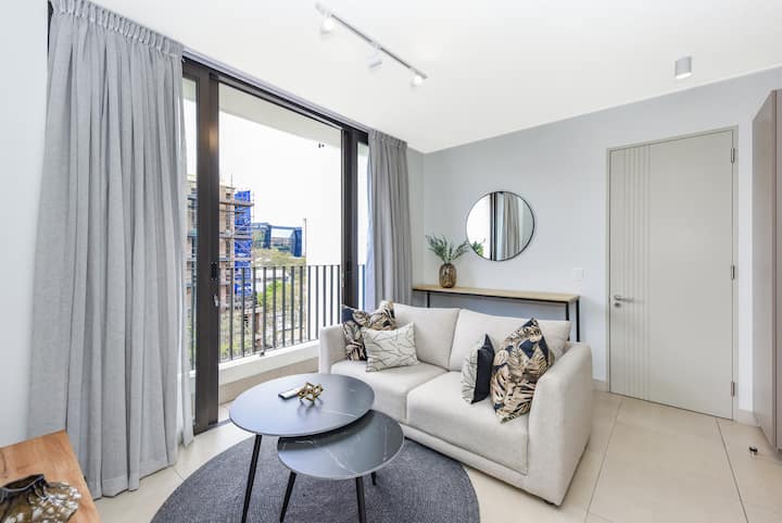One Rosebank • 2br Sass, Style & City Lights - Johannesburg