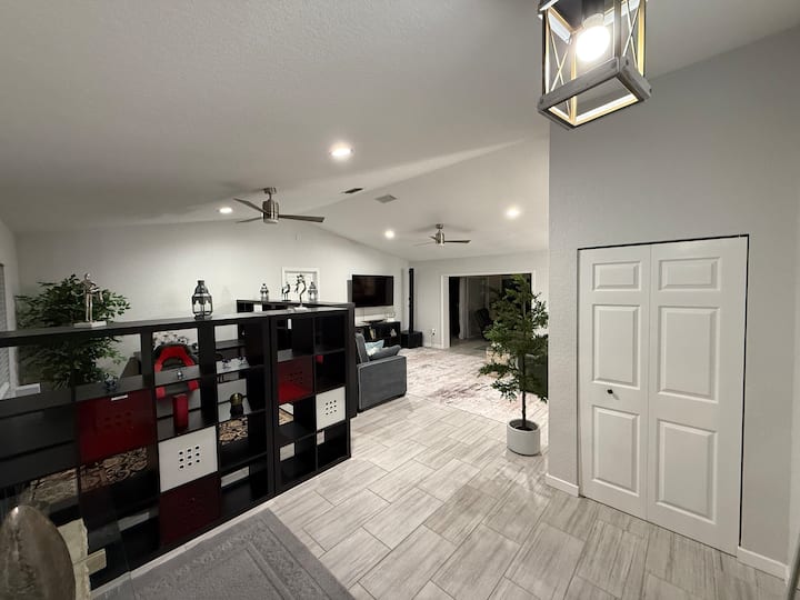 Mineral Spring’s Waterfront Vacation Home Fits 8 - North Port, FL