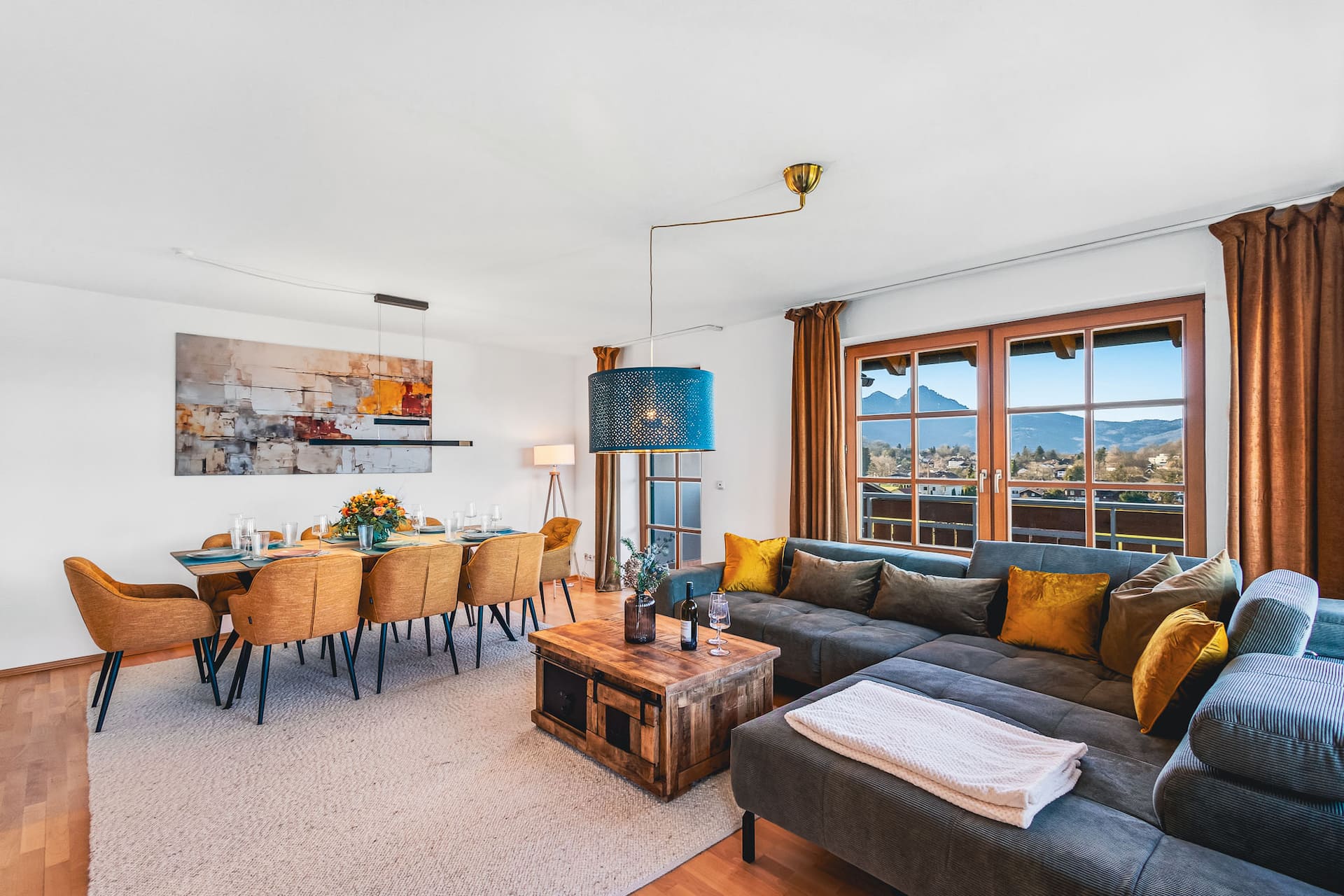 Wohnbereich der Ferienwohnung Wolke 7 mit Bergblick