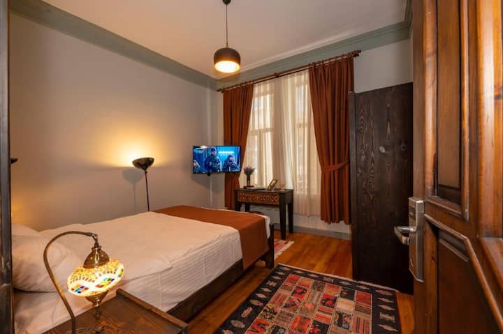 Cozy And Stylish Wooden Dream In Pera, Beyoğlu - Estambul