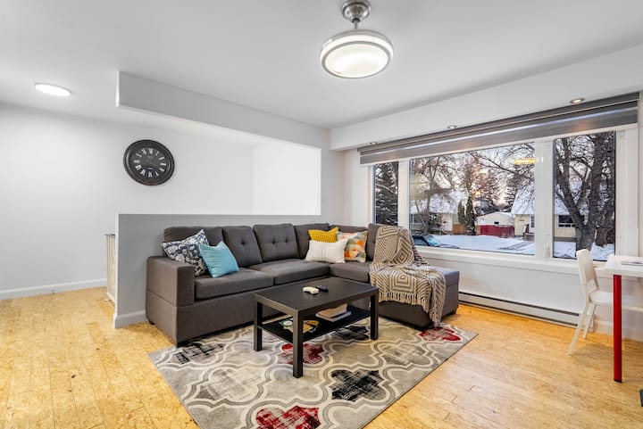 3br St James Home – 5 Mins To Airport & Shopping - Winnipeg