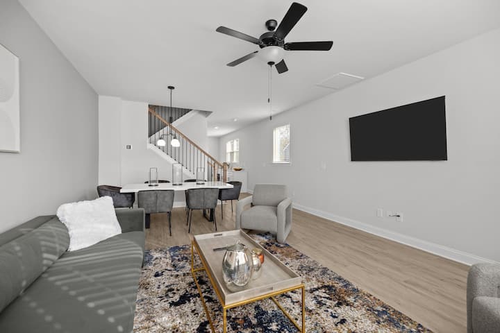 Luxury Build - King Bed - Minutes To Uptown - Charlotte, NC