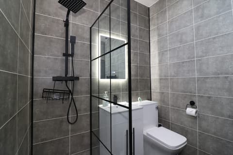 Stylish Stay | 3 Bed House | East Kilbride Glasgow