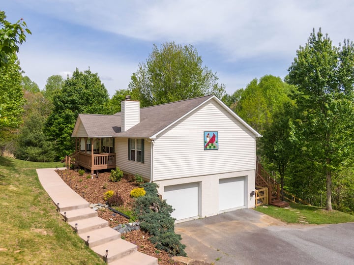 Our Happy Nest - Hot Tub, Pet Friendly, Game Table - Boone, NC