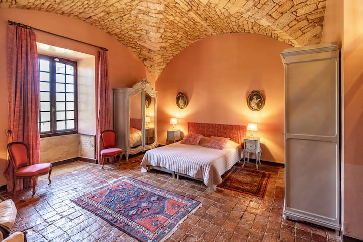 საძინებელი 4