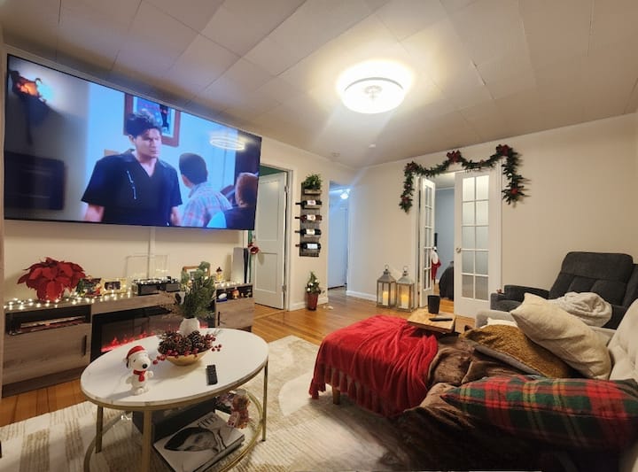 Ronkonkoma Lake Home: Peaceful, Cozy, By Airport - Stony Brook, NY