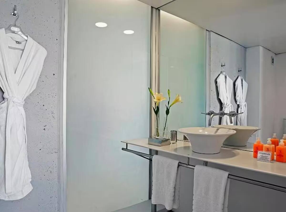 Suite King con Jacuzzi y vista a Plaza, fotografía 8 de 13