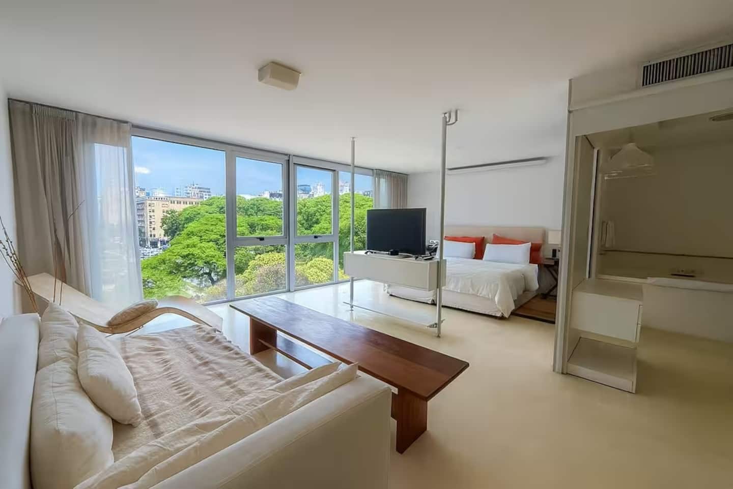 Suite King con Jacuzzi y vista a Plaza, fotografía 1 de 13