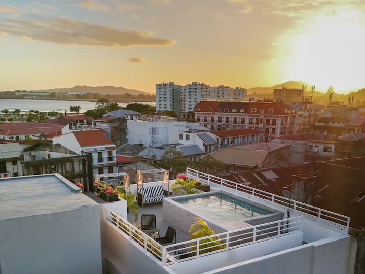 Rooftop Pool • Sunset • Casco Antiguo - Panama City