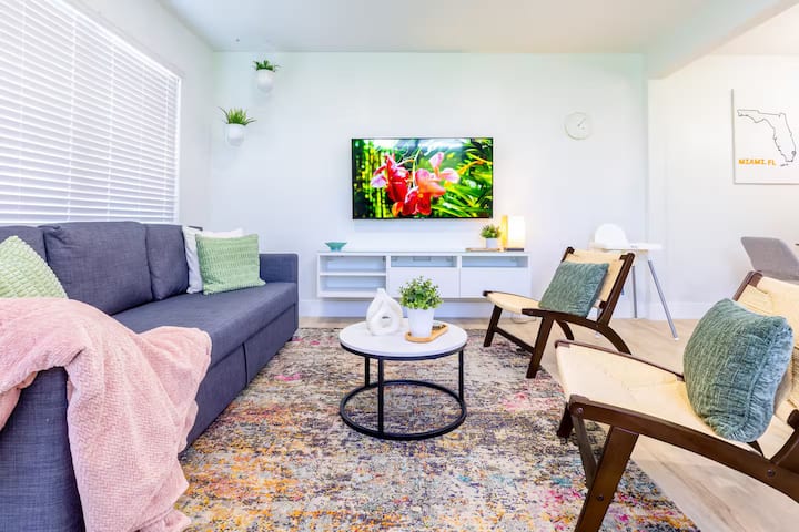 Charming Miami 1br W/ 2 Queens Near Coral Way - Coral Gables, FL