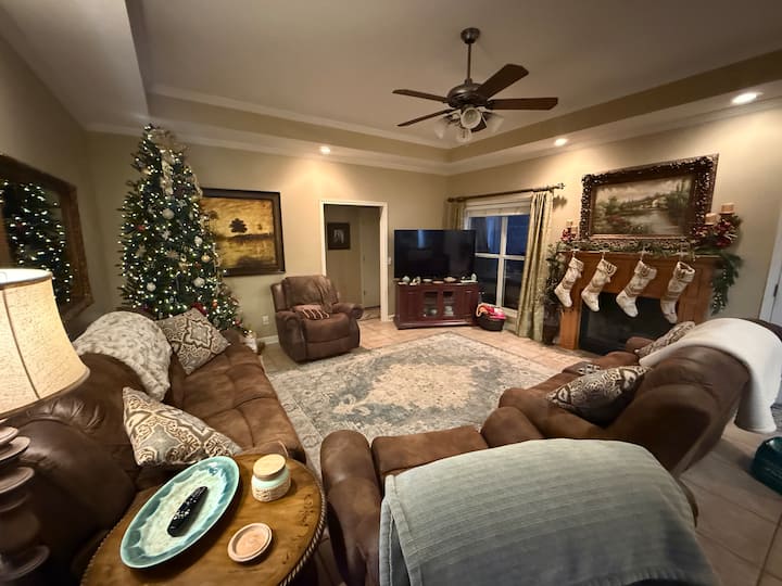 Outdoor Oasis - Heated Pool And Hot Tub - Oxford, MS